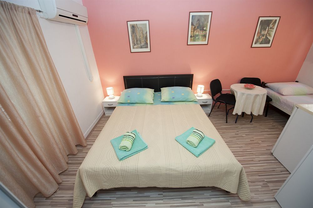 Damira Rooms Split Exterior photo